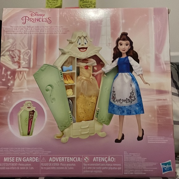 Disney Princess Belle with Wardrobe style set - Picture 2 of 3